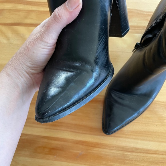 Express vegan leather pointed toe booties size 6 - Picture 5 of 14